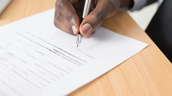 Franchisee signing a franchise agreement contract